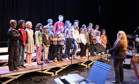 Le Concert du Roi de la Mousson: Un Moment Musical Inoubliable et un Témoignage de l'Engagement Social de Myra Mantra