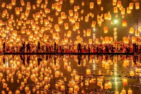 La Fête des Lumières de Chiang Mai: Une Ode à la Créativité et aux Traditions Thaïlandaises