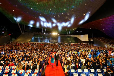 Le Festival International du Film de Busan et la Météorite de la Renommée pour IU: Un Moment Crucial dans le Paysage Pop Culture Coréen